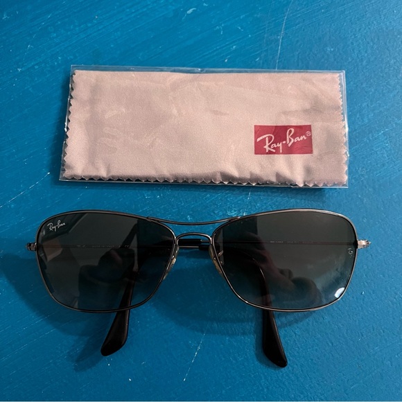 Ray Ban Aviator Sunglasses - Picture 9 of 10